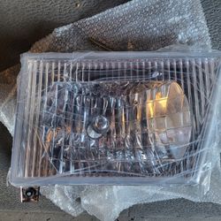 Driver side 92-06 FORD ECONOLINE HEADLIGHT 