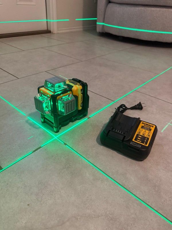 En Venta: Nivel Láser 360° de Alta Precisión, Luz Verde