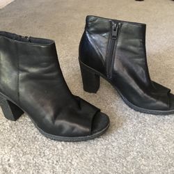 Women’s Timberland Boots With Cut Out Toe Size 7