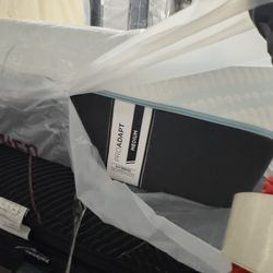 Tempur-Pedic Proadapt Medium Hybrid. Queen Size 