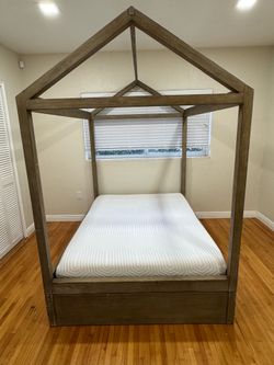 Free RH house bed