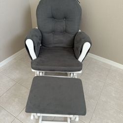 Like New Nursery Rocking Chair