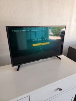 Hisense 30 inch Smart TV with Remote & Stand – Works Great!