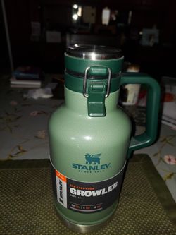 Stanley 64 Oz Growler in Green