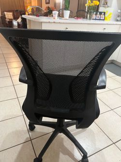 Ergonomic office chair