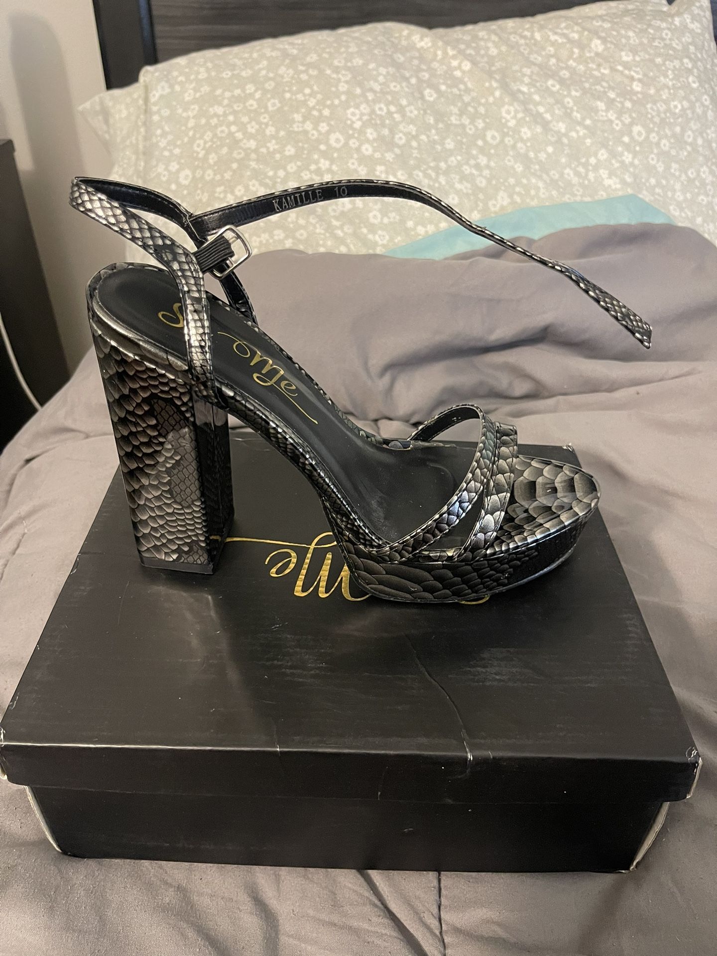 Shiny Faux Snake Pattern Platform Heels
