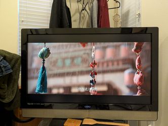 42" Vizio 1080p HDTV - Works Great with Remote