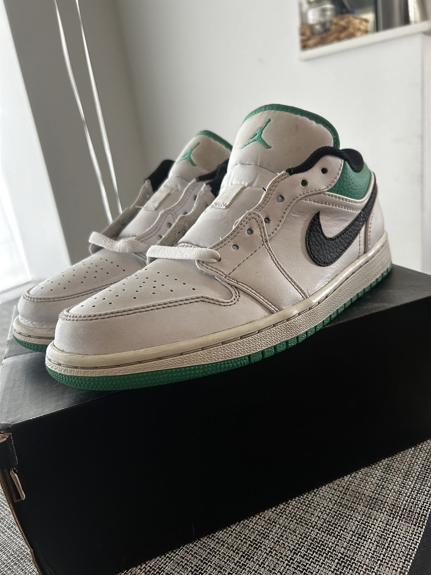 Air Jordan 1 Low White Lucky Green