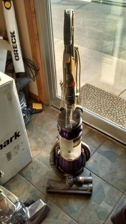 Dyson dc25 used upright vacuum no accessories