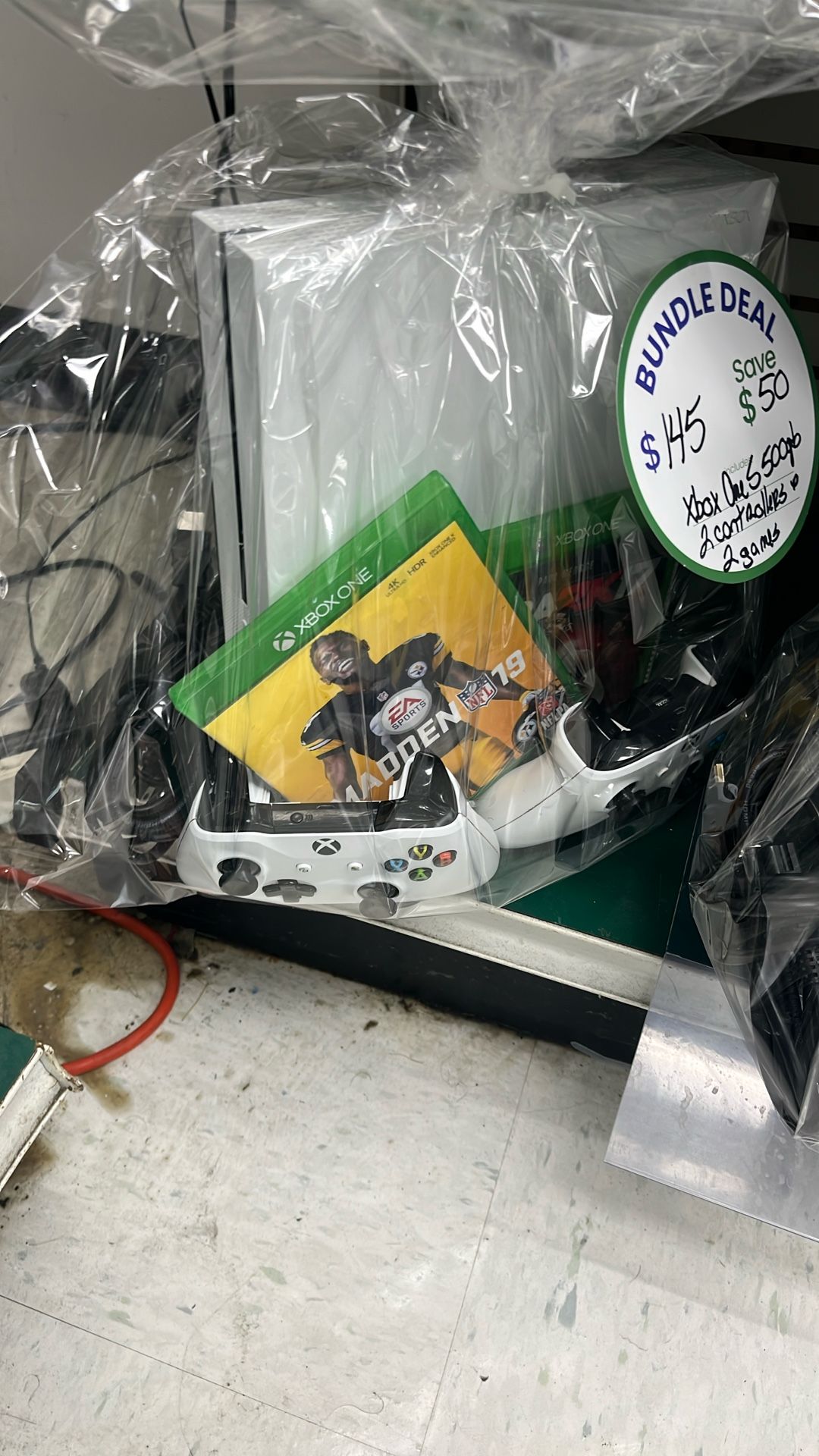 Xbox One S 500gb Bundle With 2 Controllers And 2 Games