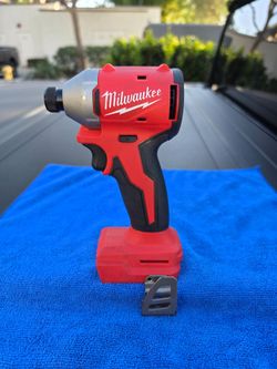 Milwaukee M18 Lithium-Ion Brushless Cordless 1/4 in. Compact Impact Driver (Tool Only)