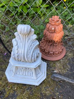 LOW PRICE MOVING- 2 RESIN ORNATE WALL HANGINGS OUTDOOR OR INDOOR