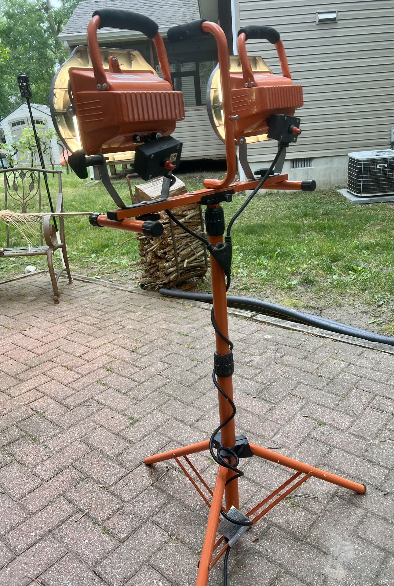 HDX 1200-Watt Halogen Tripod Work Light,Portable