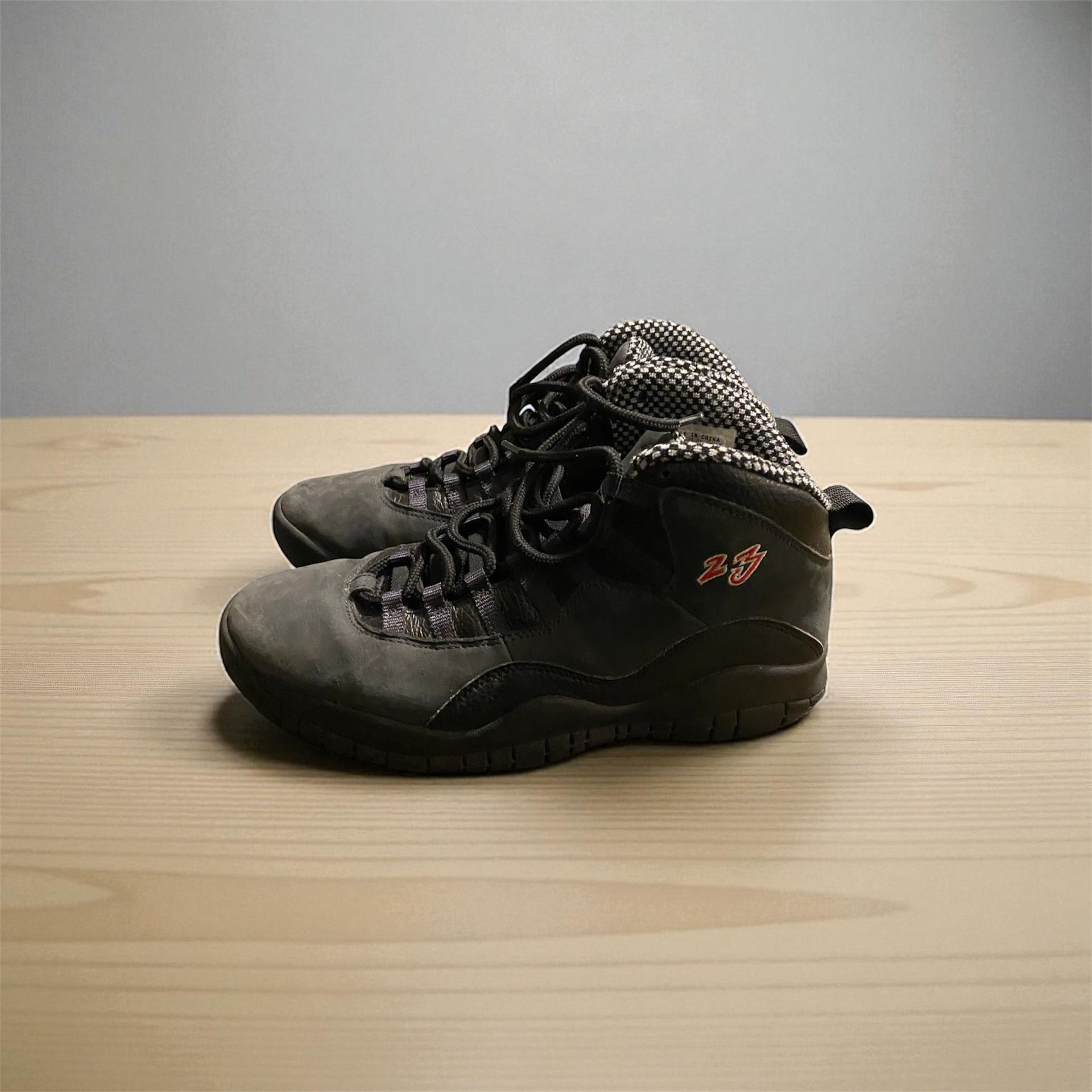 Jordan 10 retro countdown Pack size 9.5