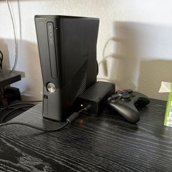 Xbox 360 slim With Games