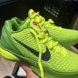 Kobe 6 Grinch Sz8.5 