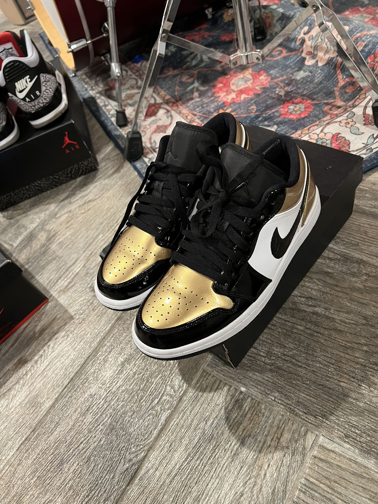 Jordan 1 Gold Toe  