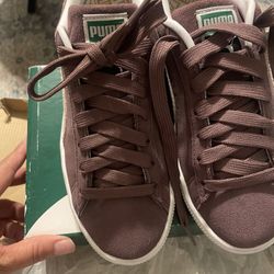 Woman Pumas 