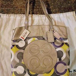 Brand New Coach Julia OP Art Signature Handbag 