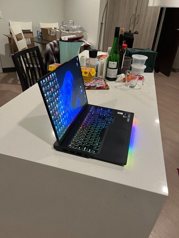 Lenovo Legion Pro 7i Gen 8 16" (1TB SSD, Intel Core i9-13900HX, 3.90GHz, 32GB...