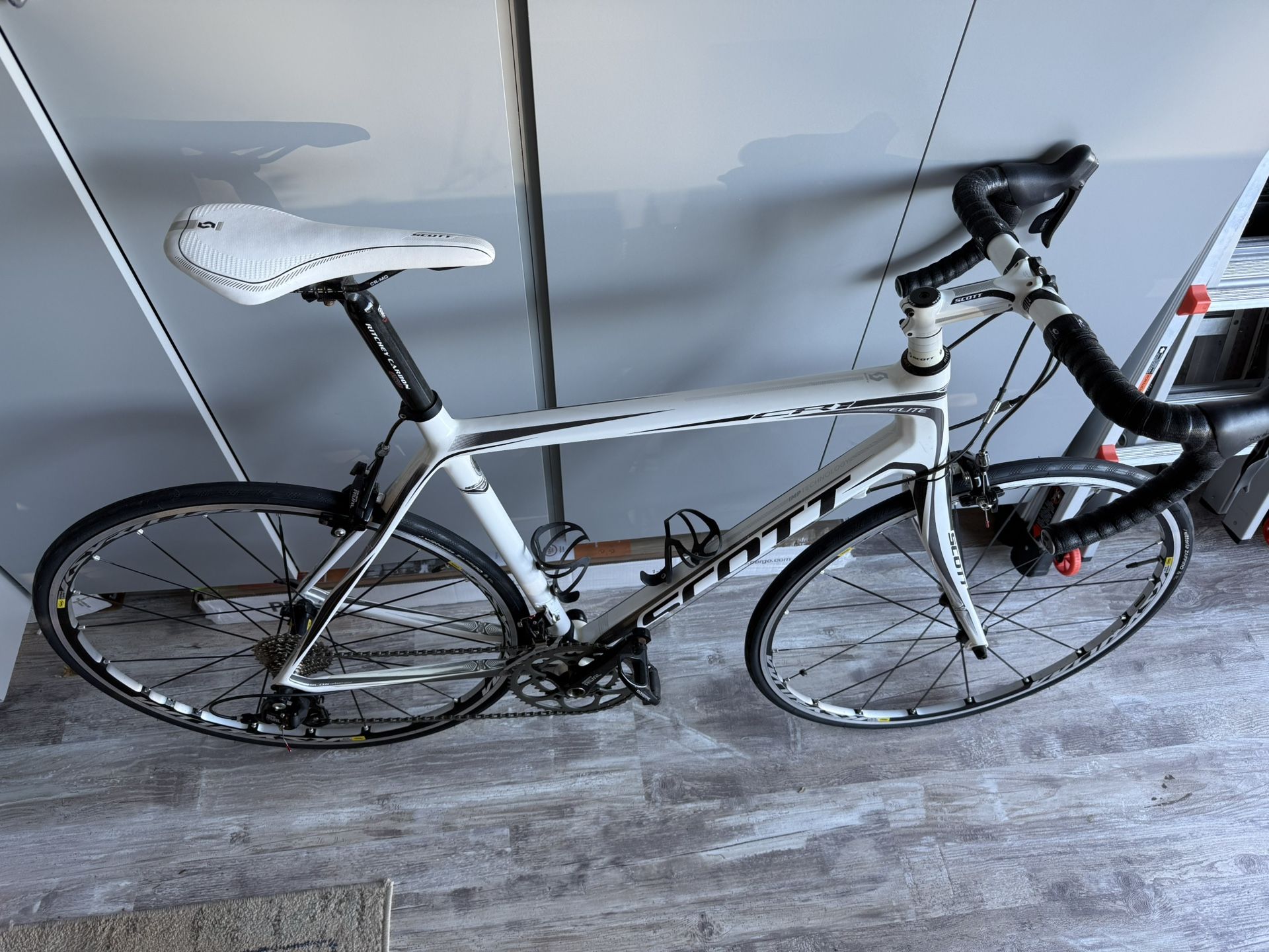 Scott CR1 Elite Carbon Road Bike – 56cm – Like New – Fully Serviced