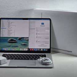 Apple MacBook Air 15" 2025 M4 16GB RAM 256GB SSD ~ 100% Battery Health