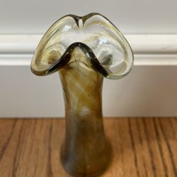 Golden Streaked Topaz Ruffle Top 7.5" Winged Vase. This very unique vase measures approximately 7.5" tall and 2.5" in diameter and wound display well 