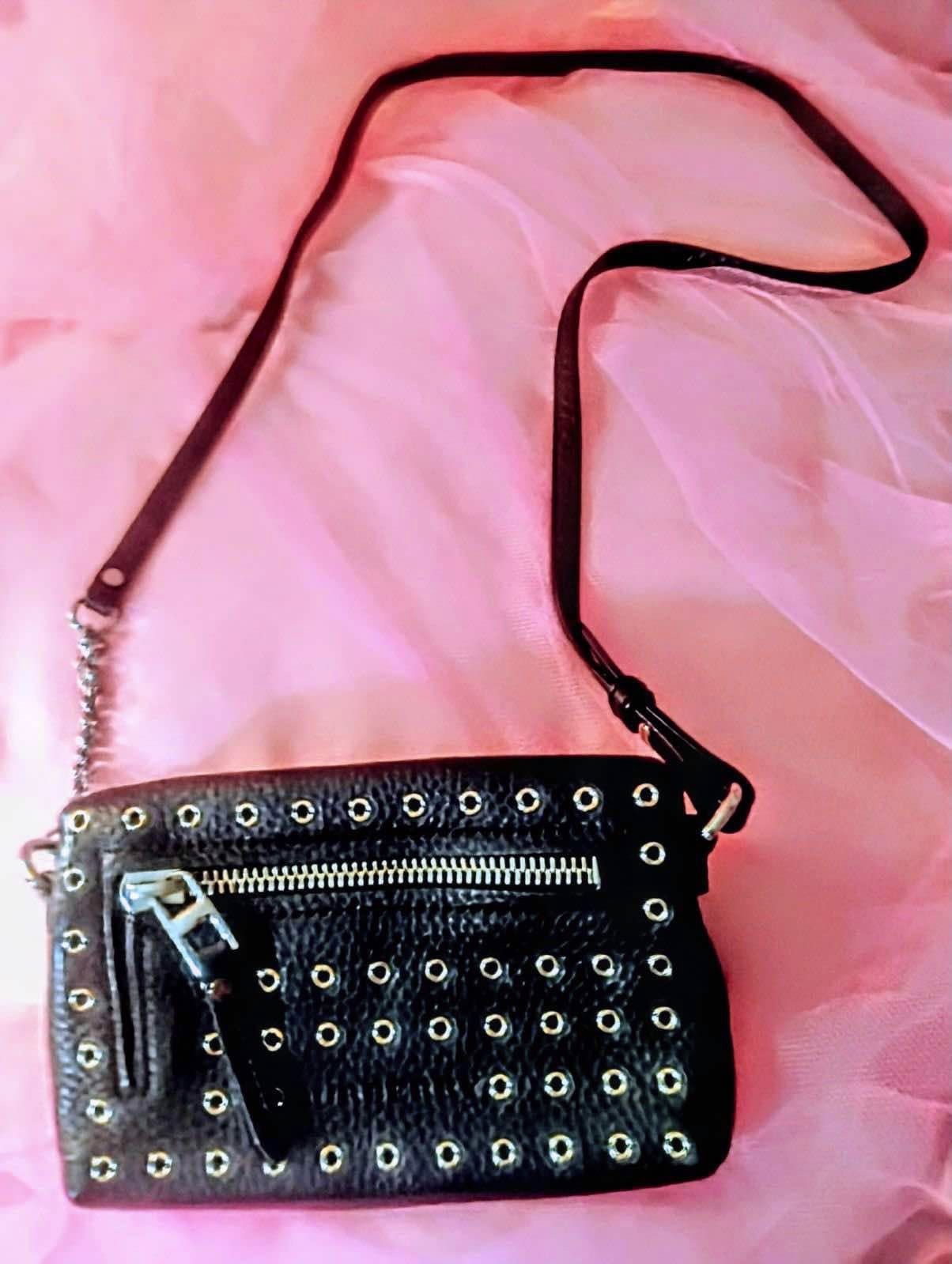BURBERRY BLACK LEATHER CROSSBODY PURSE *AUTHENTIC*