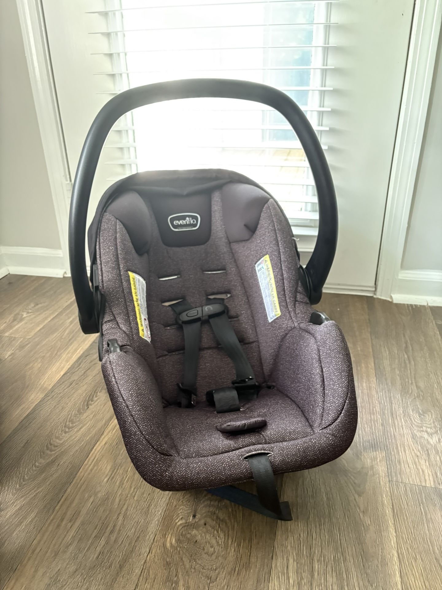 Cart Seat Like New! Evenflo - Safe Rides for Your Little One! 🚗👶