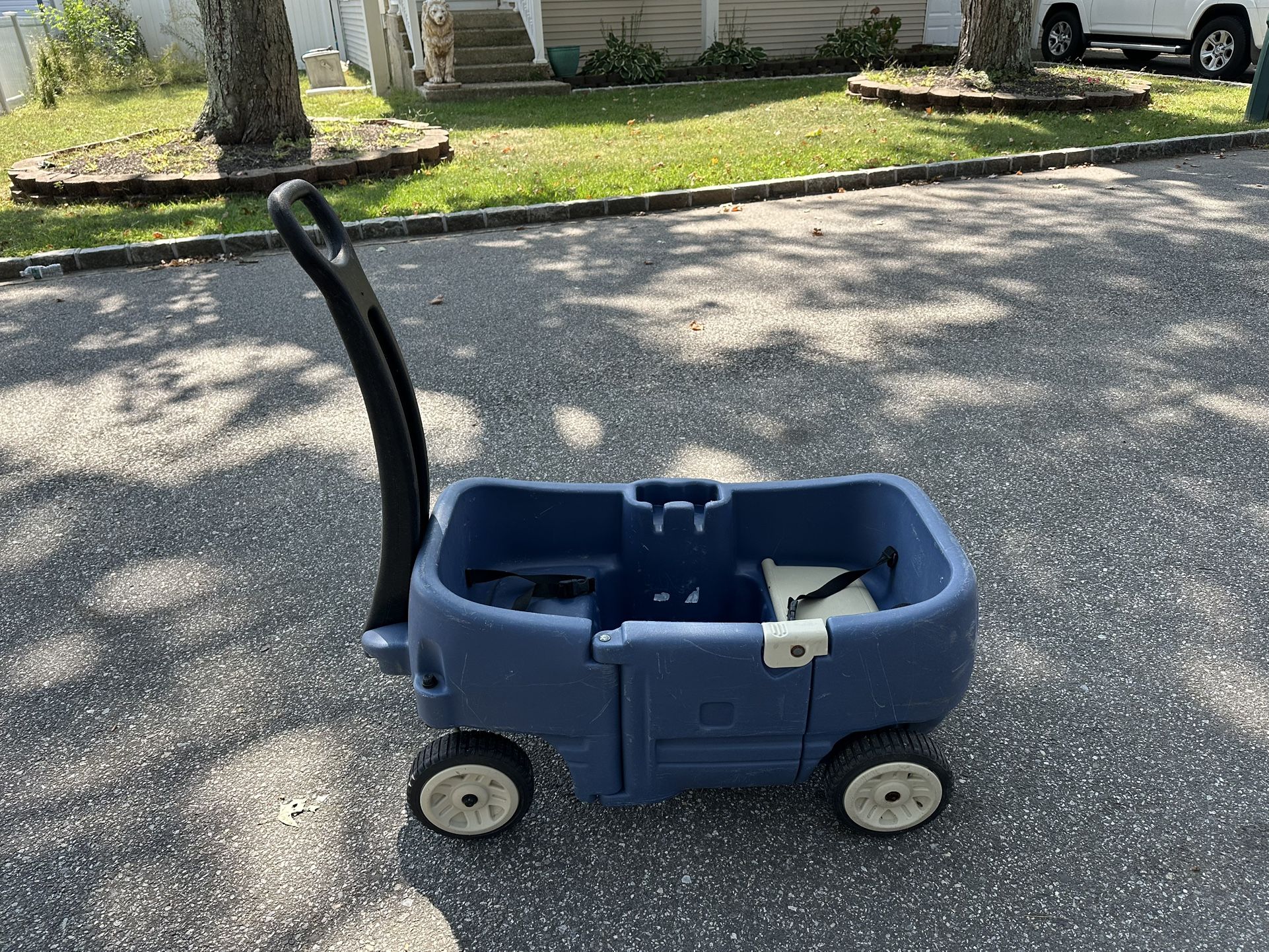 π Step2 Blue Wagon with Seats & Seatbelts β $40 ππ