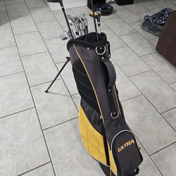 Wilson ULTRA (RH) Full Set Golf Clubs With Bag