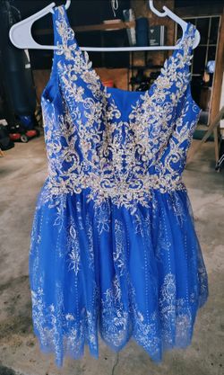 Cada vestido 10.00 dollars