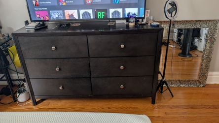 Tocador , black dresser