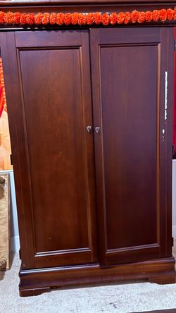 Wooden Pooja Mandir / Armoire – Excellent Condition