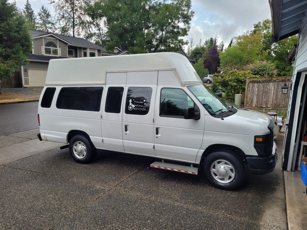 2011 Ford E-350