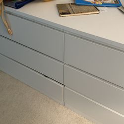 Dresser With 6 Drawers. 