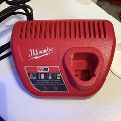 Milwaukee M12 Charger 