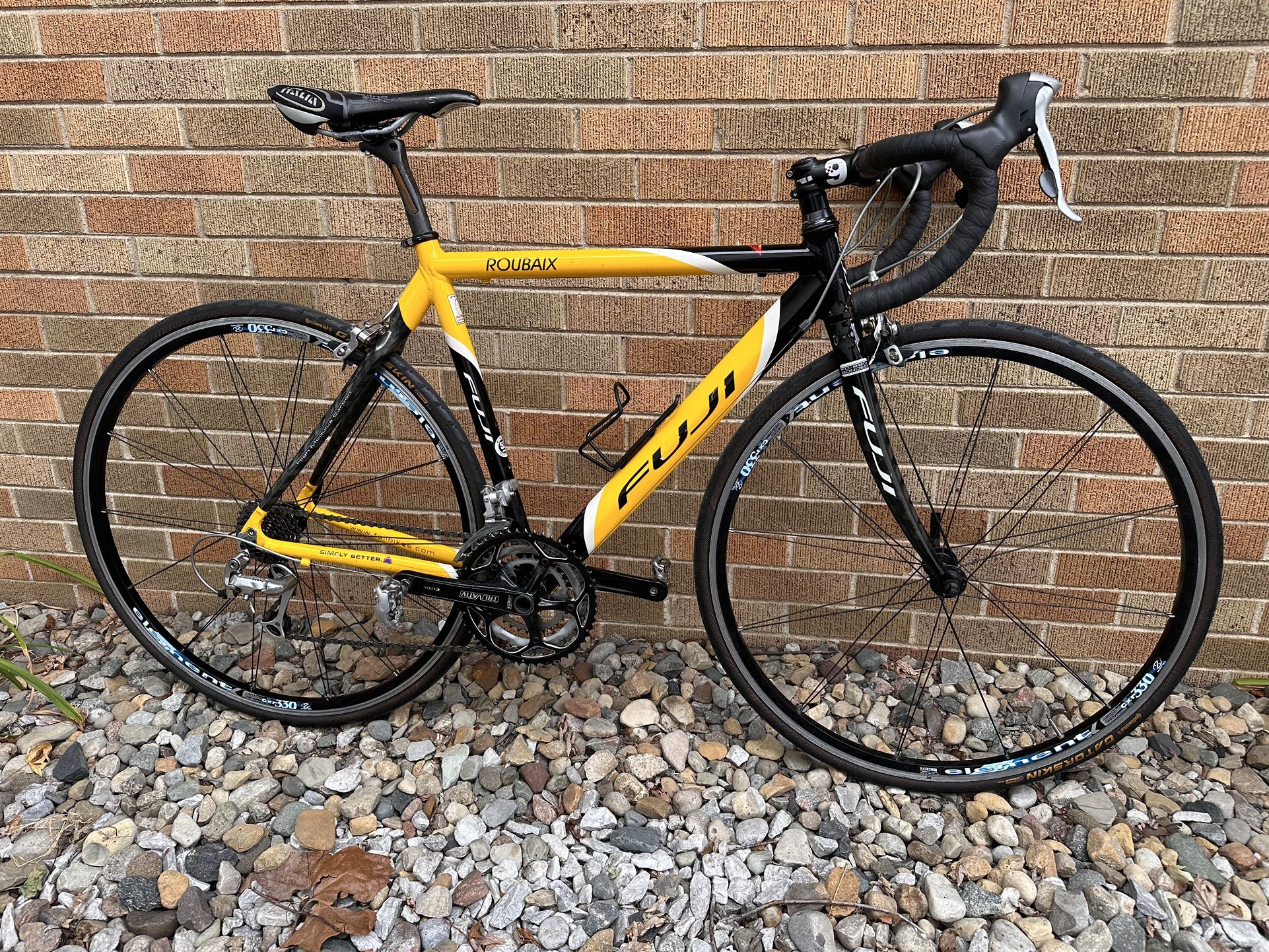 Fuji Roubaix Carbon Road Bike 52cm (Sm/Med) for Sale in Morton