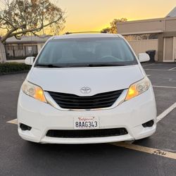 2014 Toyota Sienna LE