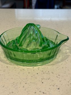 Vintage Vaseline Uranium Glass Citrus Reamer Juicer – Glows Under UV Light