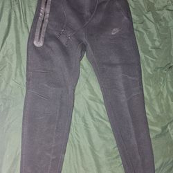 Nike Tech Pants XS
