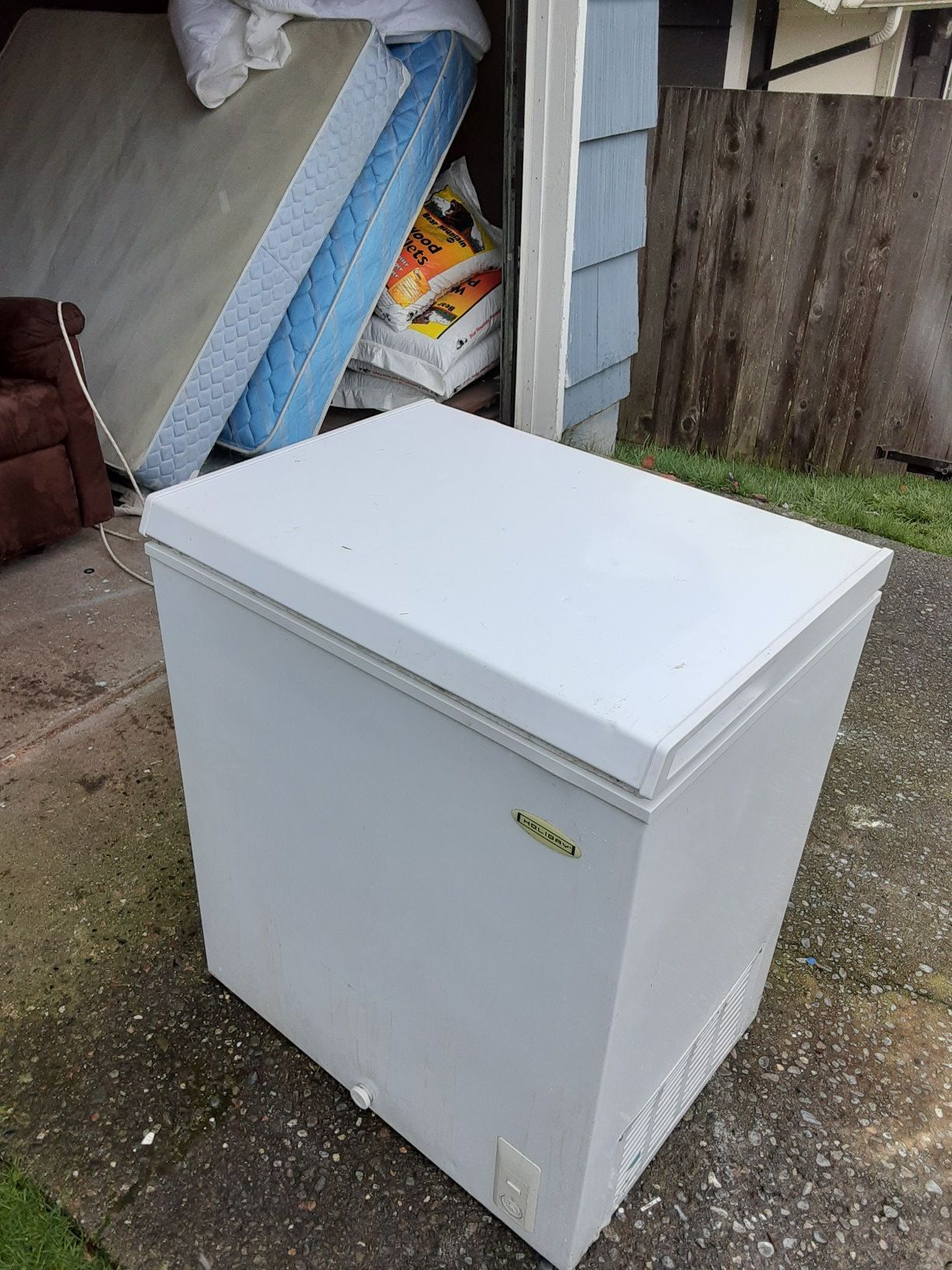 Chest freezer 5 cubic feet delivery is available firm on my price for