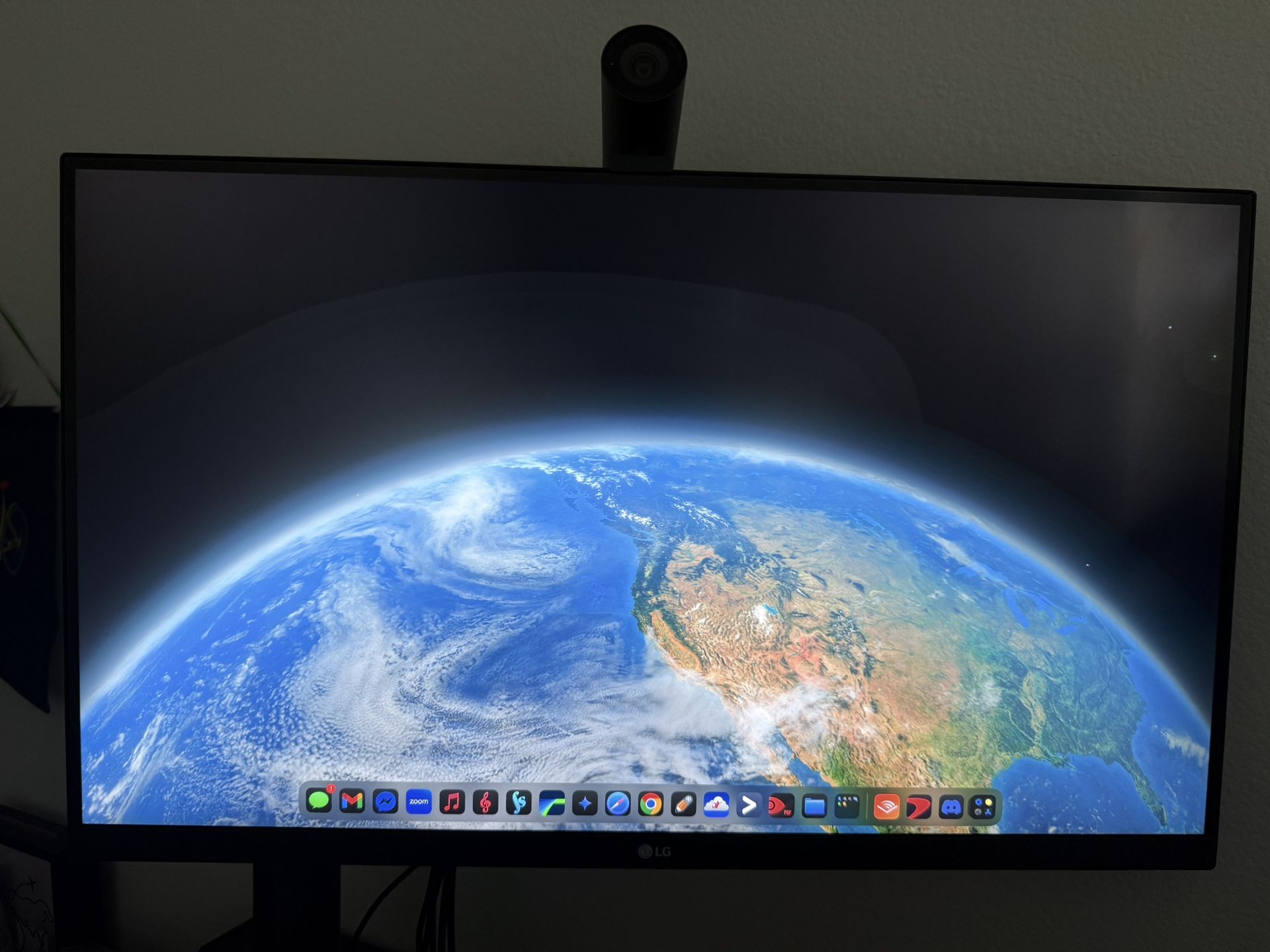 LG 27 inch Ergo UHD 4K Ultrafine Monitor
