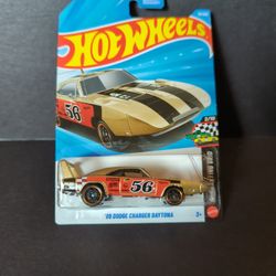 Hot Wheels Starting Grid '69 Dodge Charger Daytona 