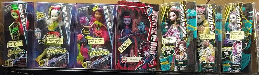 New Monster High Dolls & Playsets (Styles & prices vary depending on character, style & rareness)