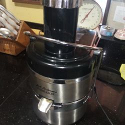 Juicer Works Great!! $50 First Come First Serve 