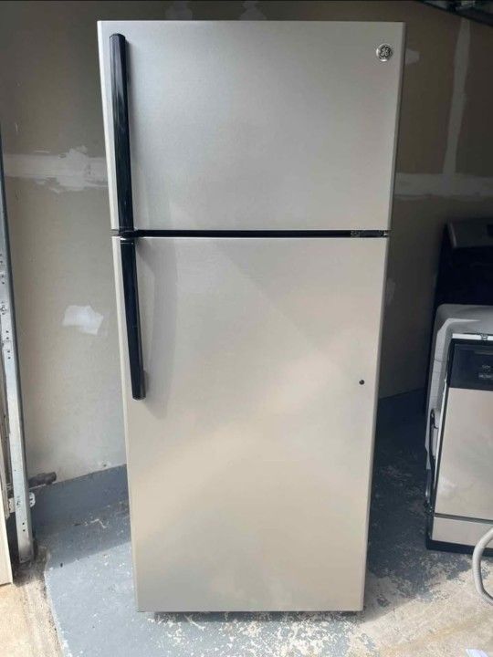 GE-17.5 Cu. Ft. Top-Freezer Refrigerator with Edge-to-Edge Glass Shelves - Stainless Steel