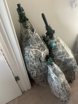 3 Tier Xmas Tree W/ “artificial Snow”