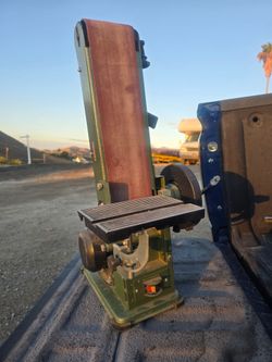 Directional sanding table