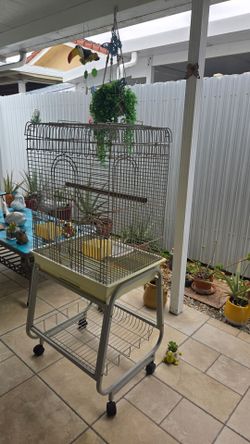 Jaula Gris Para Aves En Buenas Condiciones